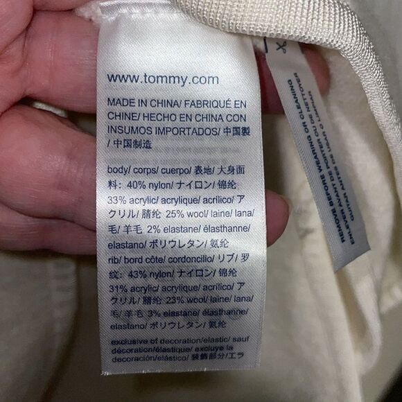 Tommy Hilfiger off white sweater size XL - Picture 6 of 7